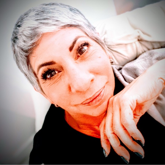 Meet your Posher, Elizabeth - Picture 2 of 2